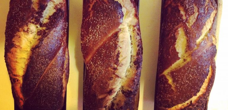 Cozonac fermentat cu maia și umplut cu nucă și cacao